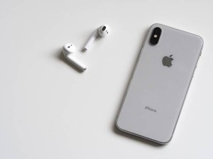 特朗普威胁苹果 iPhone不在美国制造就征收25%关税
