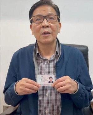 自拍时应该怎样拍摄手持身份证的照片